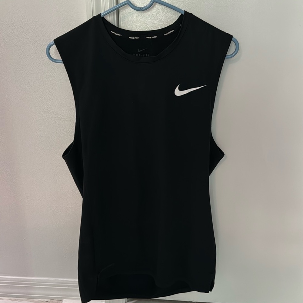 Nike DryFit Tight Fit sleeveless shirt, Size L, color black